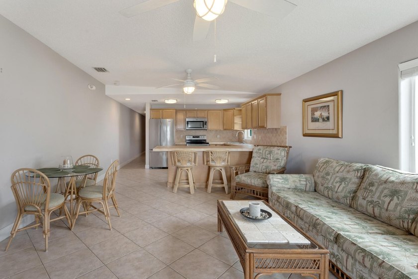 Nicely renovated 2BD/2BA waterfront half-duplex in Key Colony - photo 7