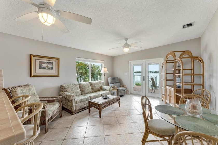 Nicely renovated 2BD/2BA waterfront half-duplex in Key Colony - photo 8