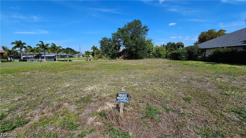 Great INTERSECTING CANAL lot in desirable Cape Coral - photo 3