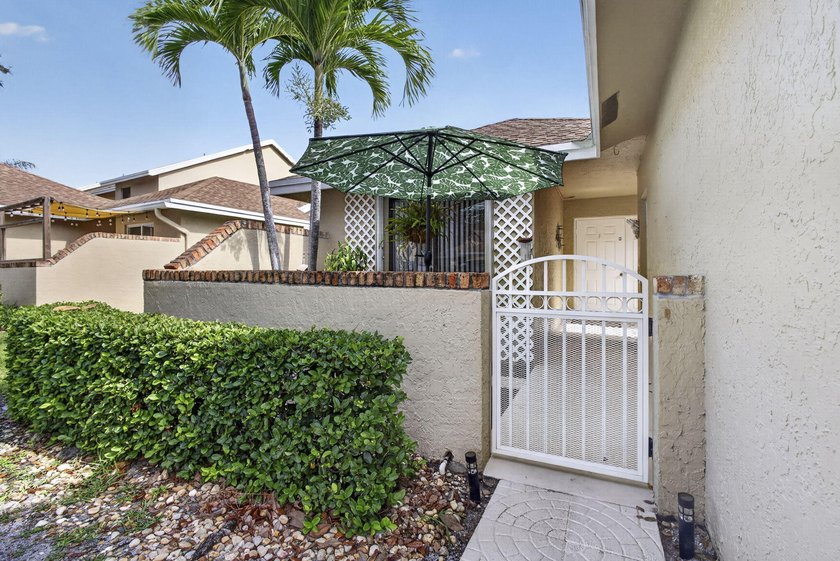 Welcome to this beautifully maintained 2-bedroom, 2-bath - photo 4