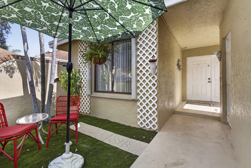 Welcome to this beautifully maintained 2-bedroom, 2-bath - photo 5