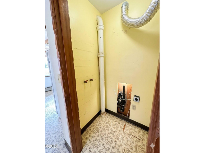 Gorgeous Bayviews await! 3 Bedroom 2 bath home convenient South - photo 11