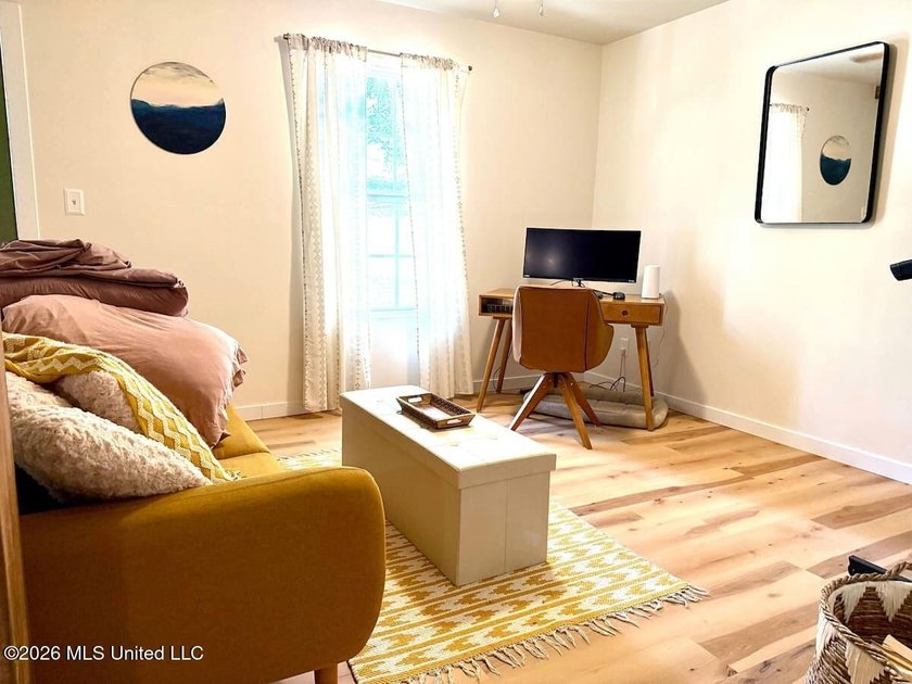 Welcome to this beautifully updated and fully furnished - photo 11