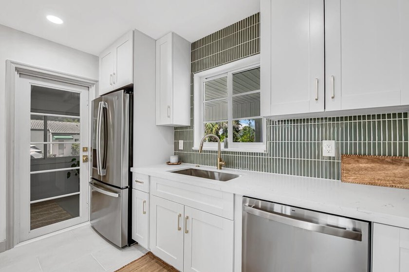 Welcome to 1201 N Palmway - a turnkey gem in one of Lake Worth - photo 11