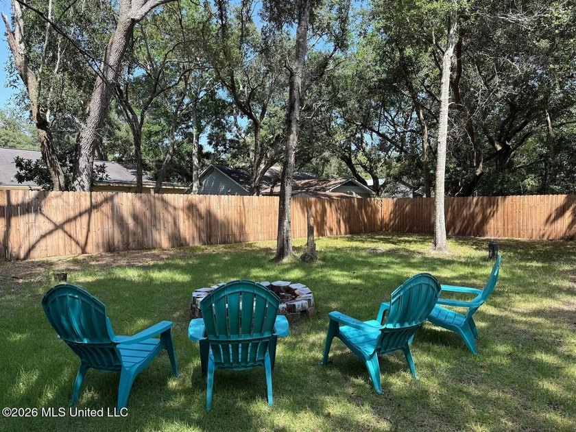 Welcome to this beautifully updated and fully furnished - photo 12