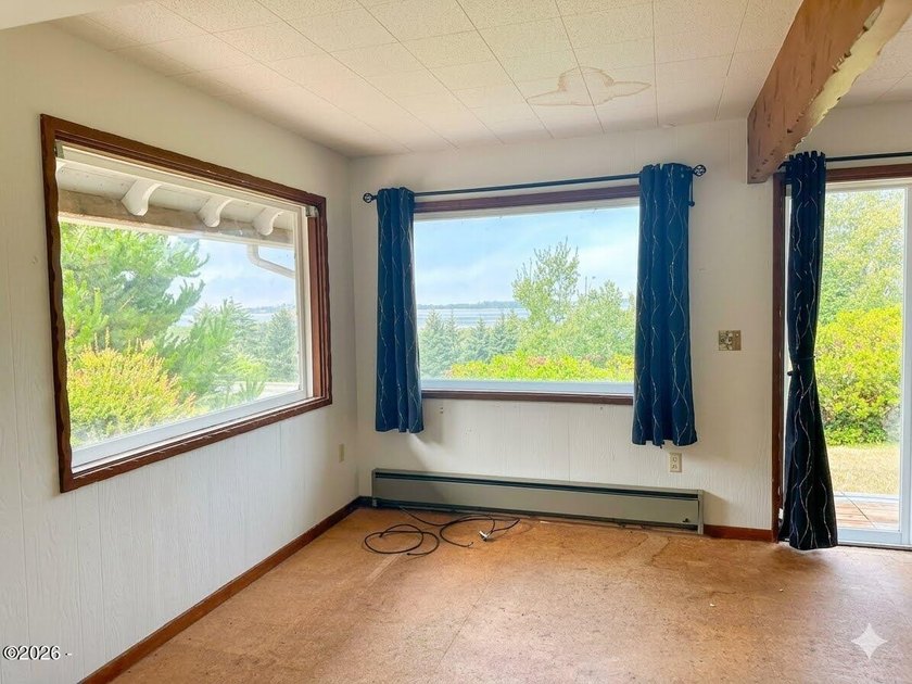 Gorgeous Bayviews await! 3 Bedroom 2 bath home convenient South - photo 14