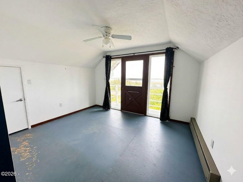 Gorgeous Bayviews await! 3 Bedroom 2 bath home convenient South - photo 16