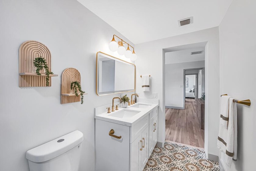 Welcome to 1201 N Palmway - a turnkey gem in one of Lake Worth - photo 20