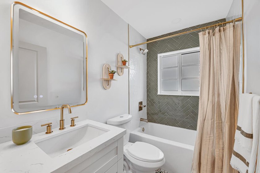 Welcome to 1201 N Palmway - a turnkey gem in one of Lake Worth - photo 24