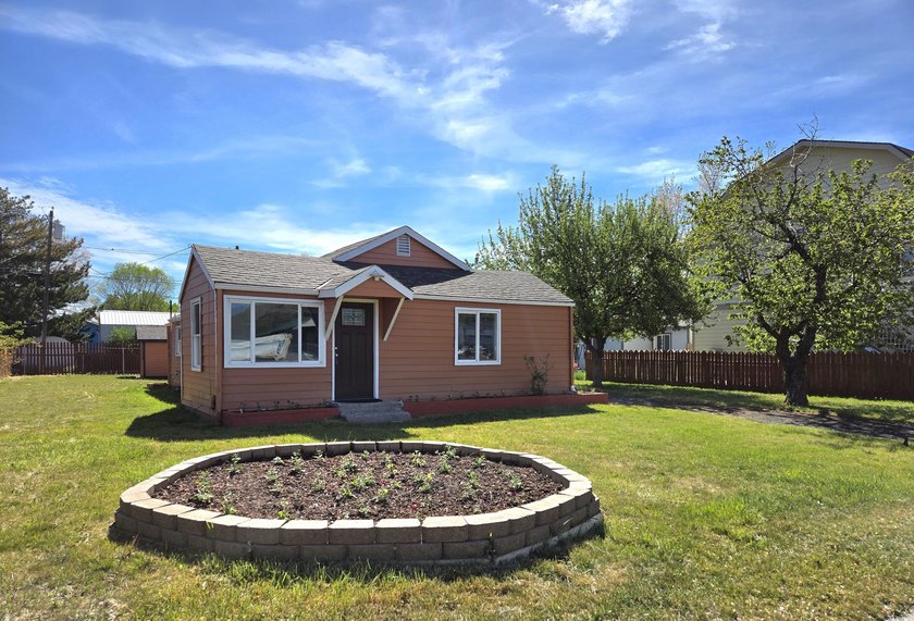Updated cottage in the heart of Prineville with many upgrades - photo 3