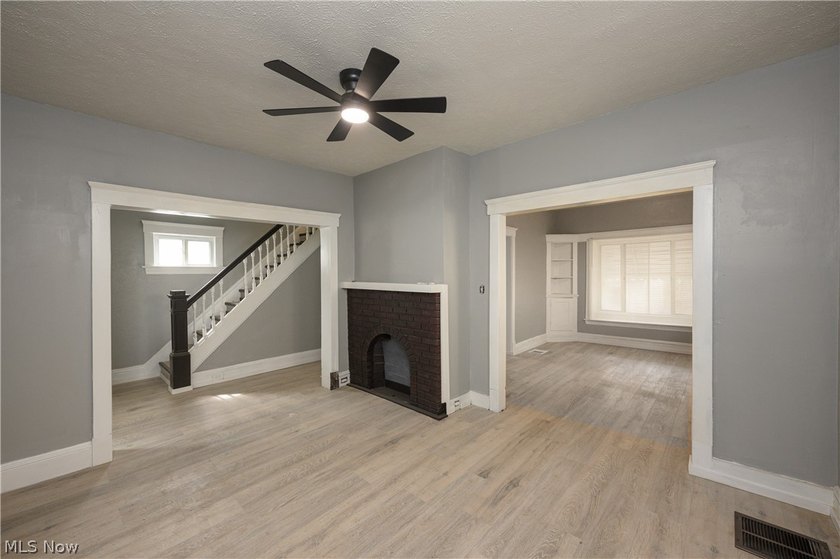 Welcome home to this recently updated Colonial conveniently - photo 3