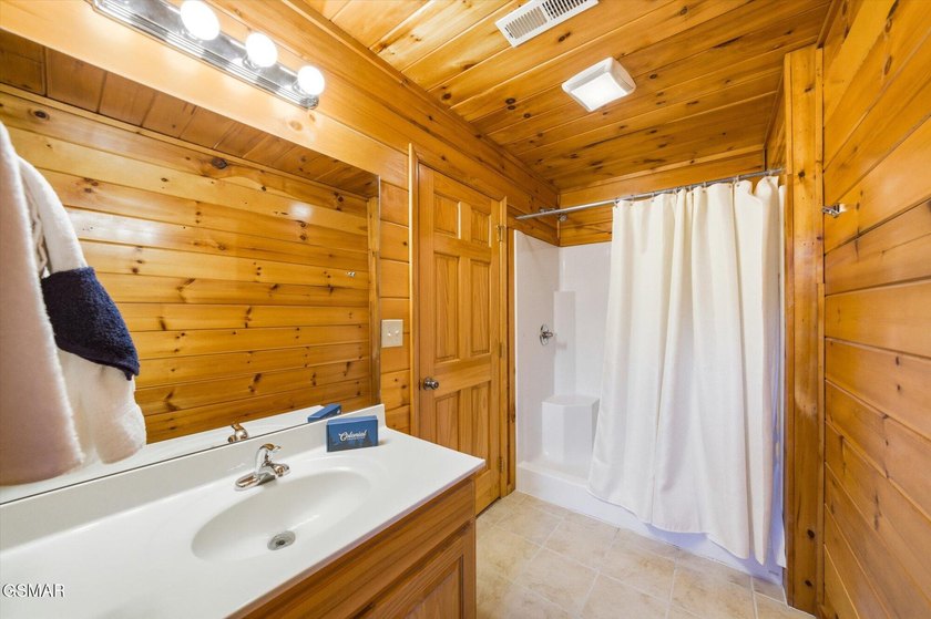Spacious 3,456 sq.ft. STR with 6 KING SIZE ROOMS and GREAT - photo 50