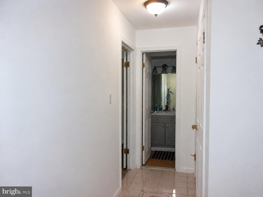 Well maintained 2 Bedroom, 2 Bath Condo available in the - photo 4
