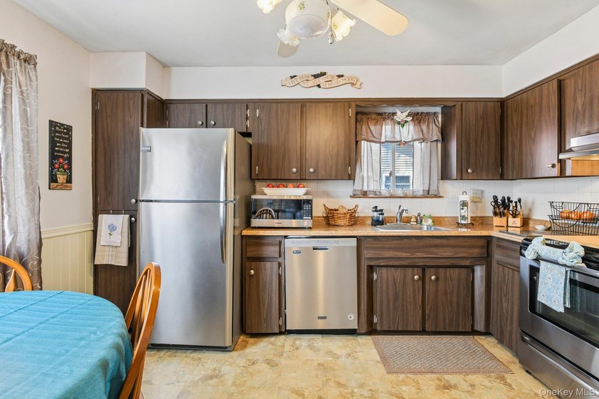 Welcome to this spacious 4-bedroom, 1.5-bath high ranch nestled - photo 14