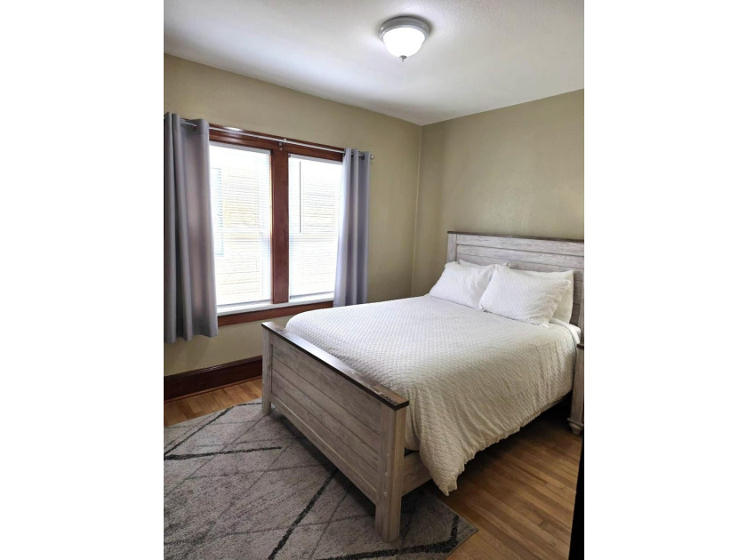Large update 4 bedroom, 1.5 bath home. 2 blocks from lake - photo 15