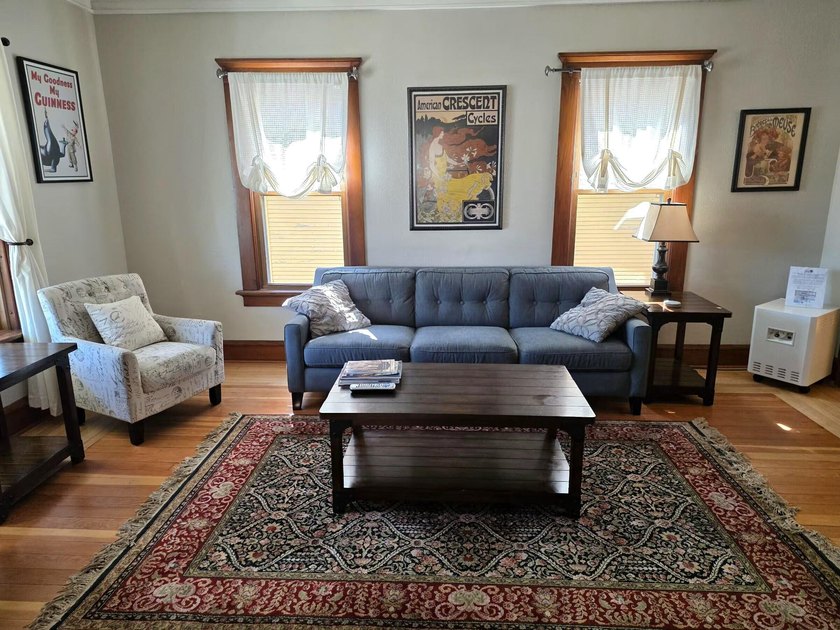 Large update 4 bedroom, 1.5 bath home. 2 blocks from lake - photo 21