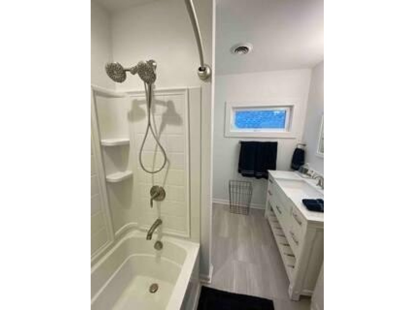 Large update 4 bedroom, 1.5 bath home. 2 blocks from lake - photo 22