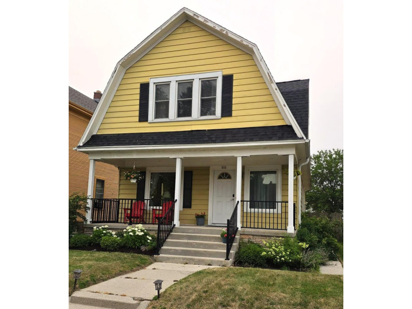 Large update 4 bedroom, 1.5 bath home. 2 blocks from lake - photo 24