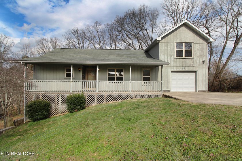 Lovely lake front home on Cherokee Lake on deep clove with year - photo 16