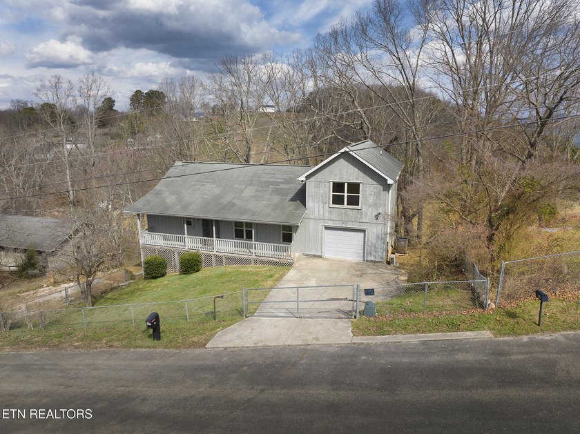 Lovely lake front home on Cherokee Lake on deep clove with year - photo 18