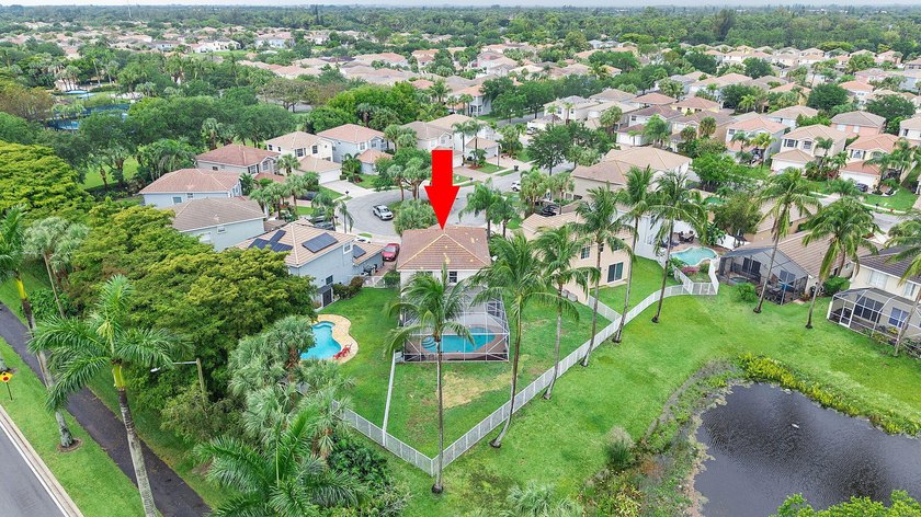 Set on a quiet cul-de-sac, this 4-bedroom, 2-bath home offers - photo 3