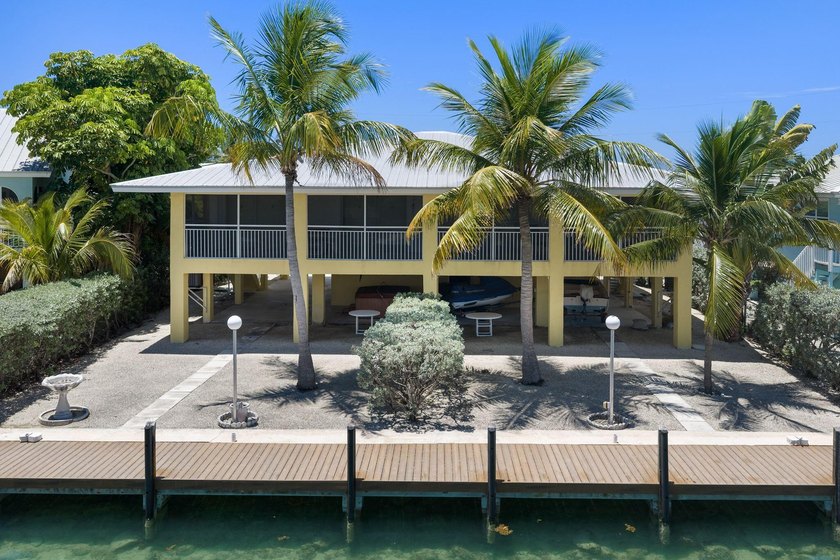 Rare canal-front duplex on Duck Key's prestigious Indies Canal - photo 3
