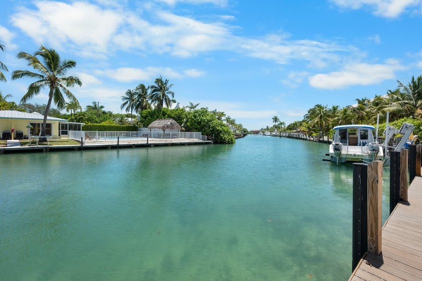 Rare canal-front duplex on Duck Key's prestigious Indies Canal - photo 5