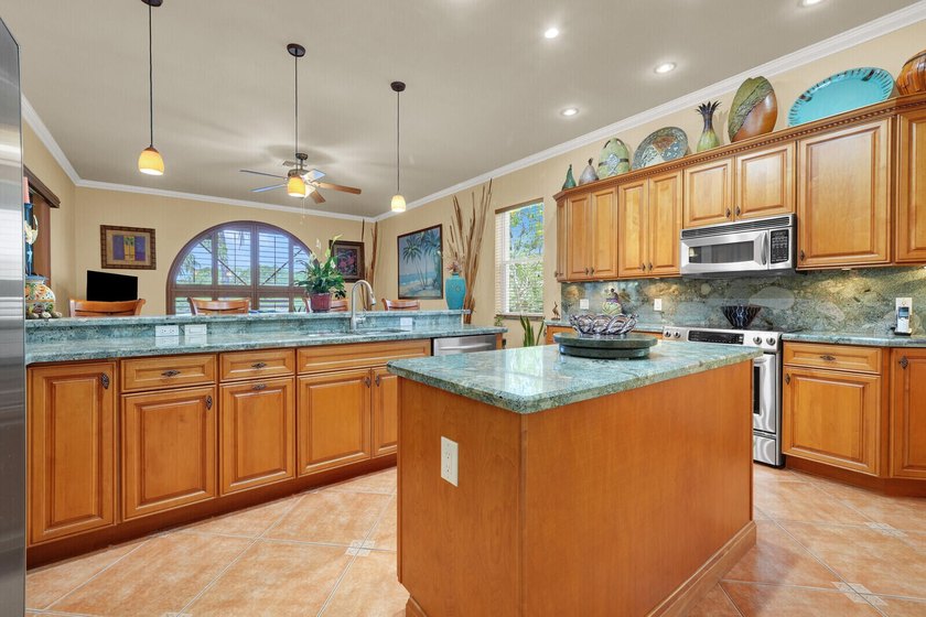 Discover this beautifully maintained 3 bedroom, 2.5 bathroom - photo 14
