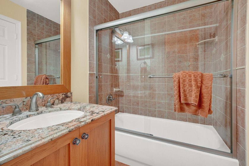 Discover this beautifully maintained 3 bedroom, 2.5 bathroom - photo 32