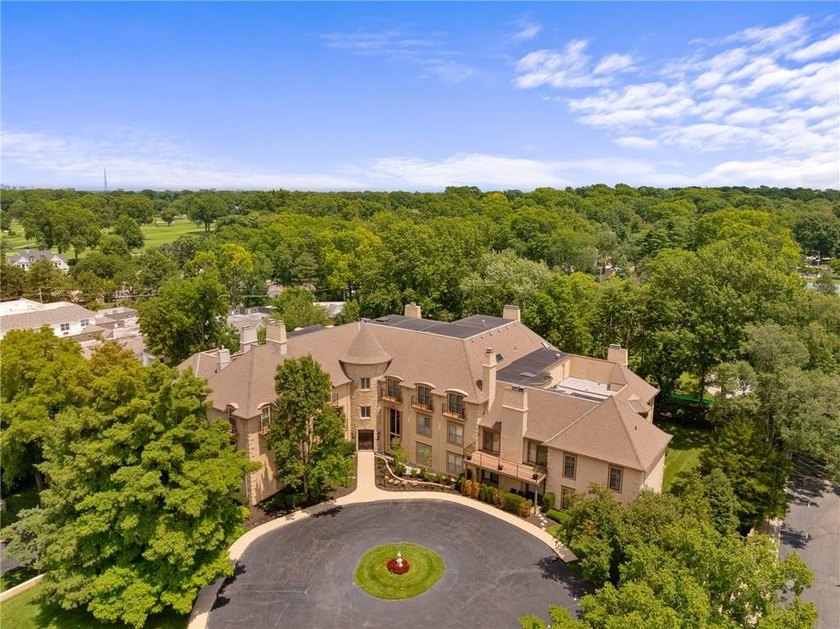 The best opportunity in Prairie Village condominium living! This - photo 3