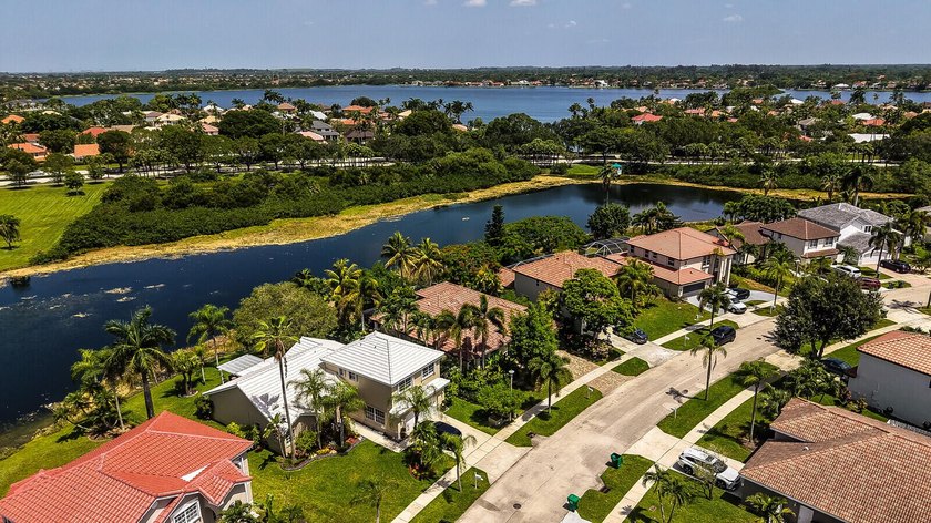 Discover this beautifully maintained 3 bedroom, 2.5 bathroom - photo 49