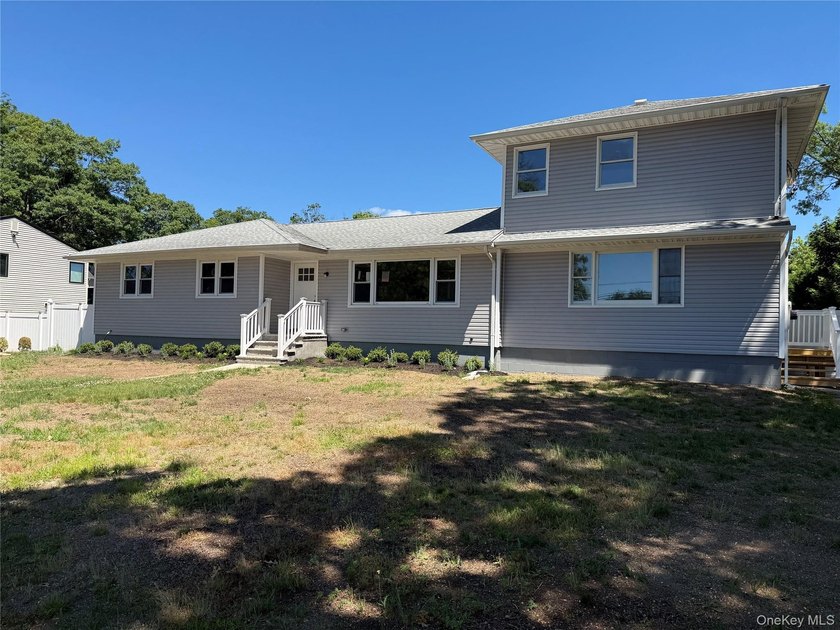Welcome to this stunning, newly renovated split-level home - photo 2