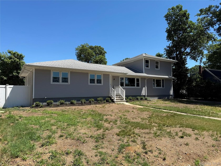 Welcome to this stunning, newly renovated split-level home - photo 4
