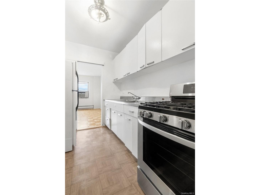 This high floor, 1-bedroom co-op apartment is move-in ready with - photo 9
