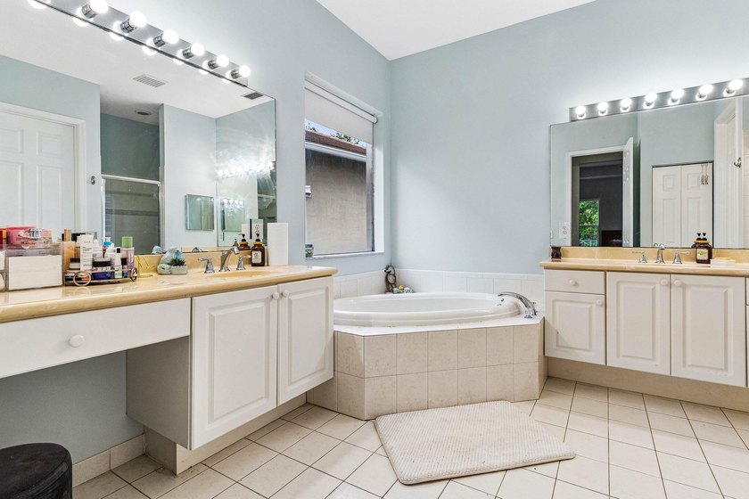 Welcome home to your spacious 4 bedroom, 3 bath home with a 2 - photo 10
