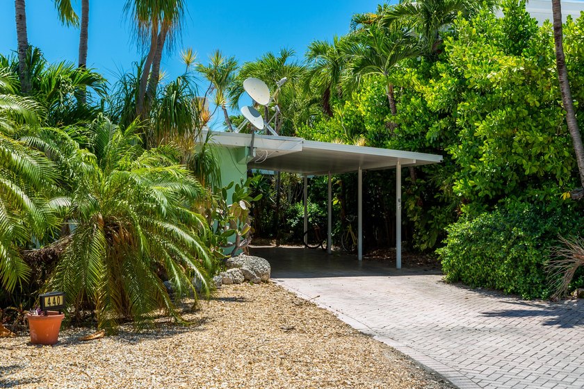 TURNKEY CANAL-FRONT RETREAT IN KEY COLONY BEACH! Welcome to your - photo 4