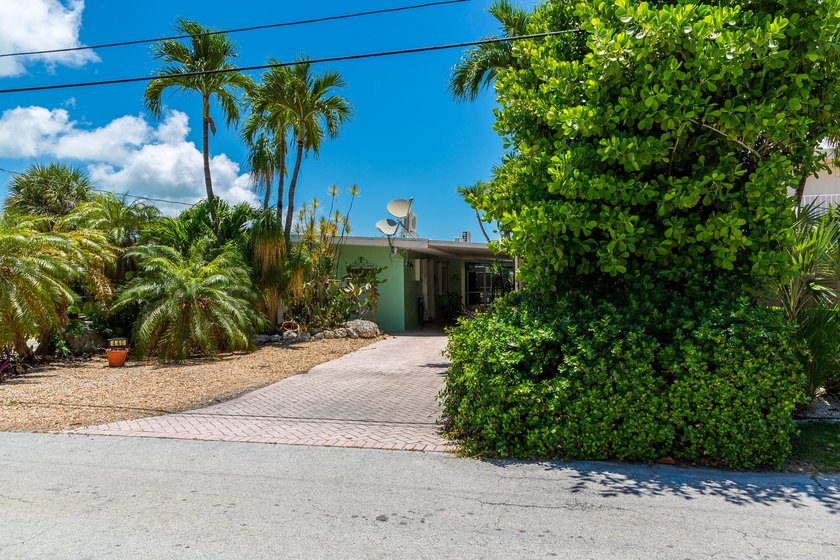 TURNKEY CANAL-FRONT RETREAT IN KEY COLONY BEACH! Welcome to your - photo 6