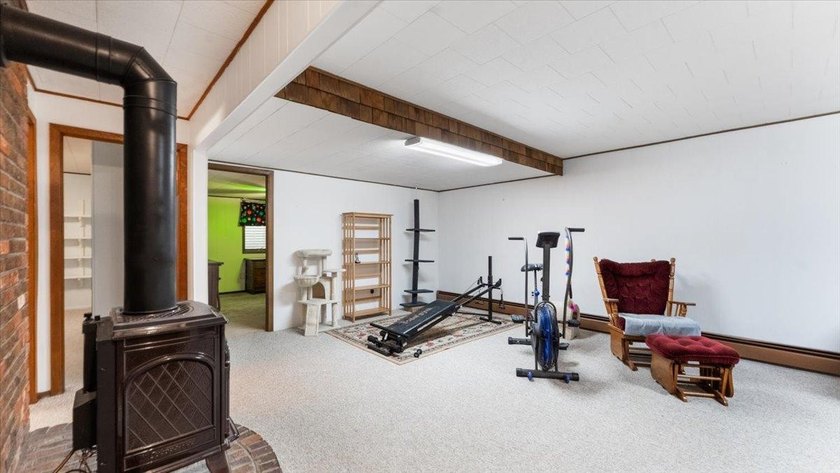 Welcome to this spacious 4-bedroom, 3-bath rambler just minutes - photo 23