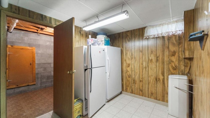 Welcome to this spacious 4-bedroom, 3-bath rambler just minutes - photo 30