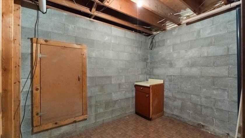 Welcome to this spacious 4-bedroom, 3-bath rambler just minutes - photo 31
