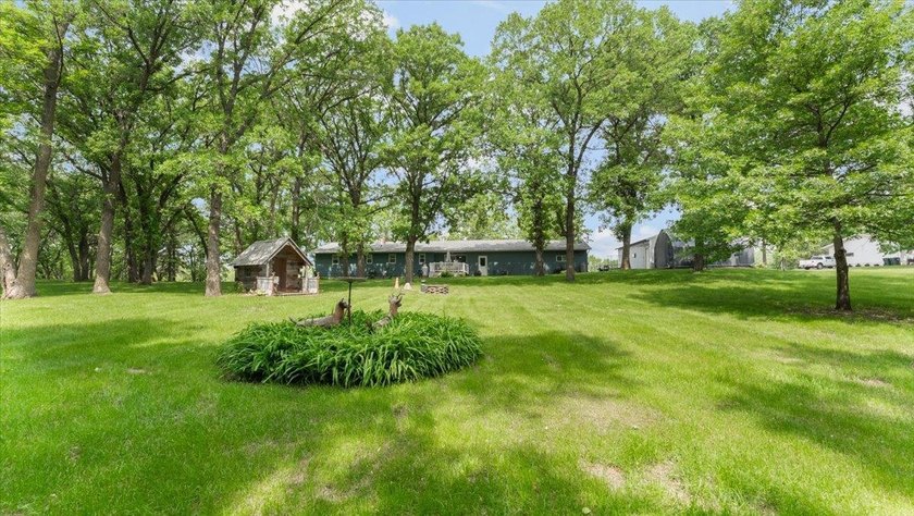 Welcome to this spacious 4-bedroom, 3-bath rambler just minutes - photo 38