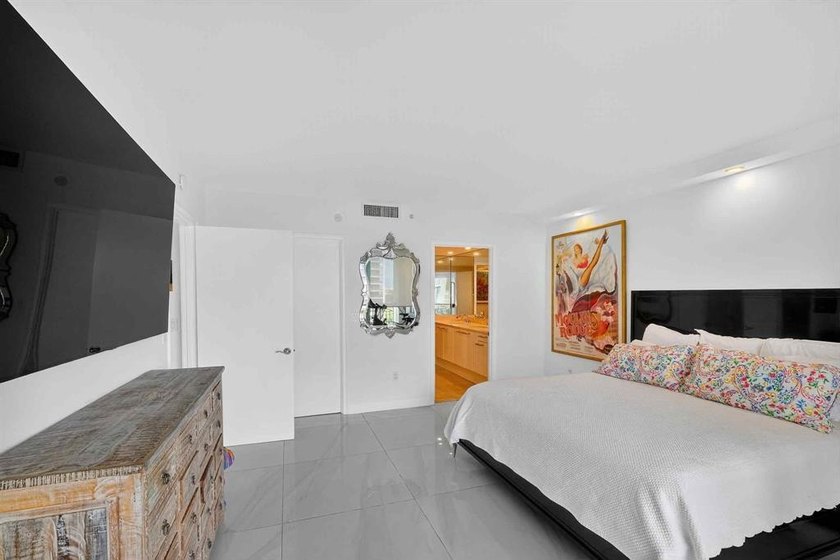 Fabulous 12th floor 1 bedroom 1.5 bath unit at Ritz-Carlton - photo 16