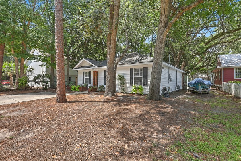 Welcome to this super cute 3-bedroom, 2-bathroom home perfectly - photo 3