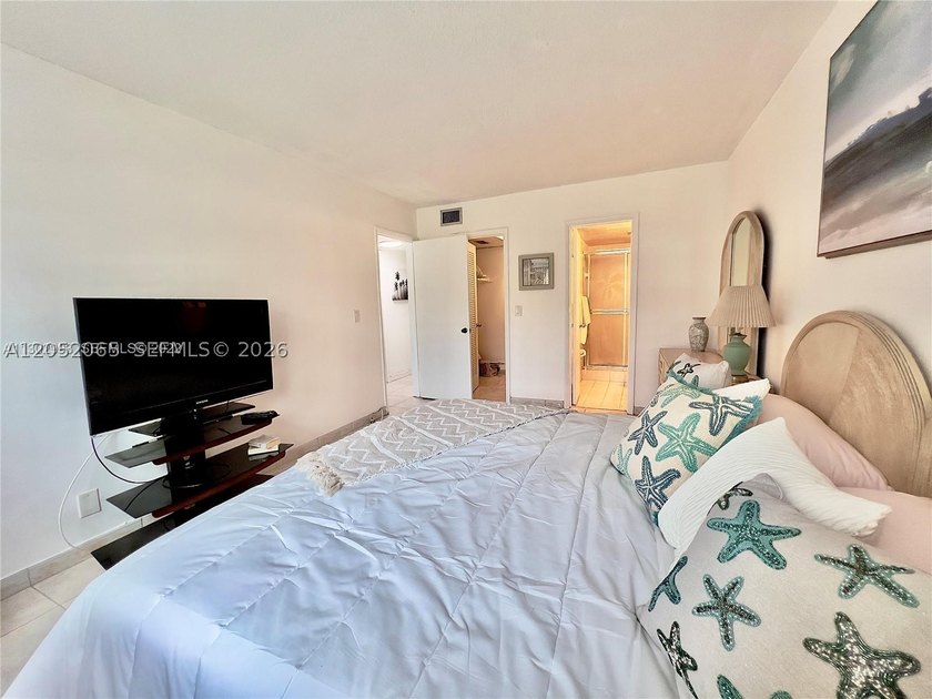 GREAT INVESTMENT OPPORTUNITY. Welcome to this bright and - photo 14