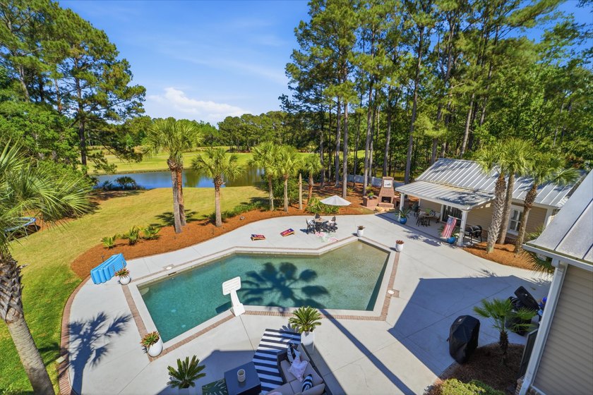 Welcome to this stunning custom-built 6-bedroom, 5.5 bathroom - photo 2