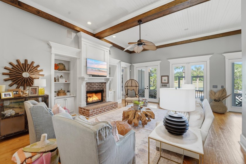 Welcome to this stunning custom-built 6-bedroom, 5.5 bathroom - photo 3