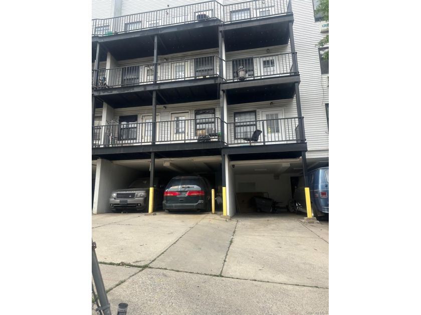 4 Dwelling House For Sale. 2-car garage rent at $525/m - photo 3