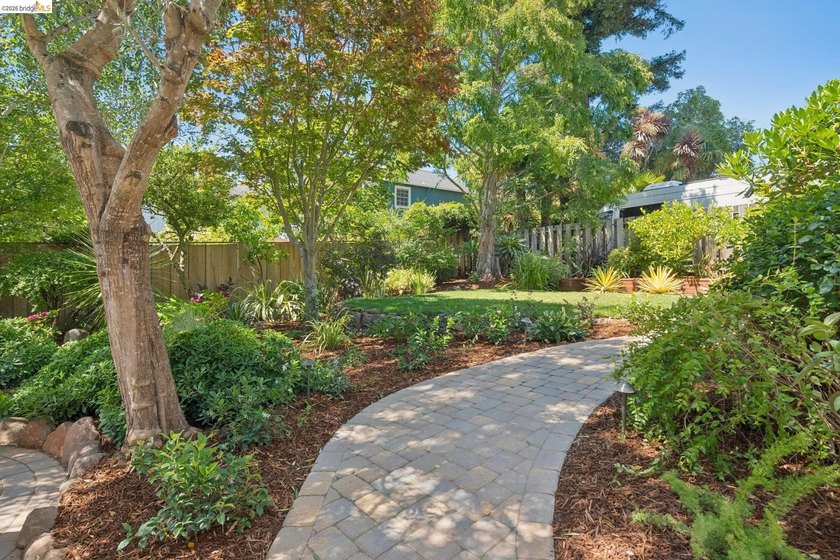 New listing. Exceptional Upper Oakmore Traditional with timeless - photo 48
