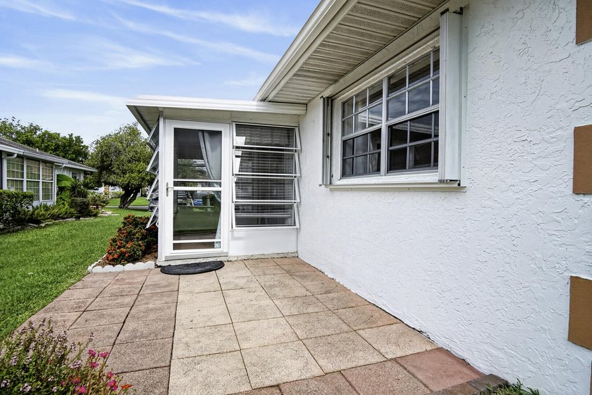 Welcome to this beautifully maintained villa in the desirable - photo 14
