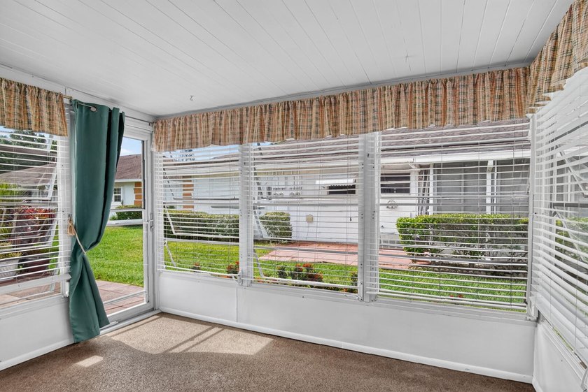 Welcome to this beautifully maintained villa in the desirable - photo 15